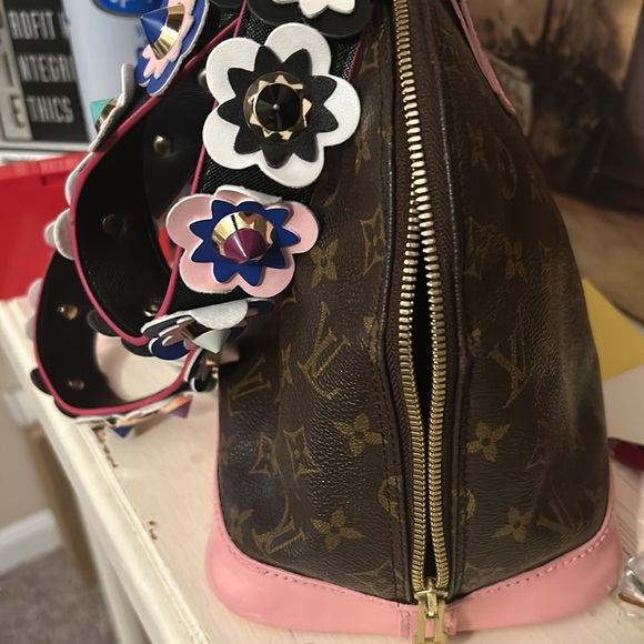 Louis Vuitton Daisy Alma PM with custom soft pink handles and base - Picture 6 of 9